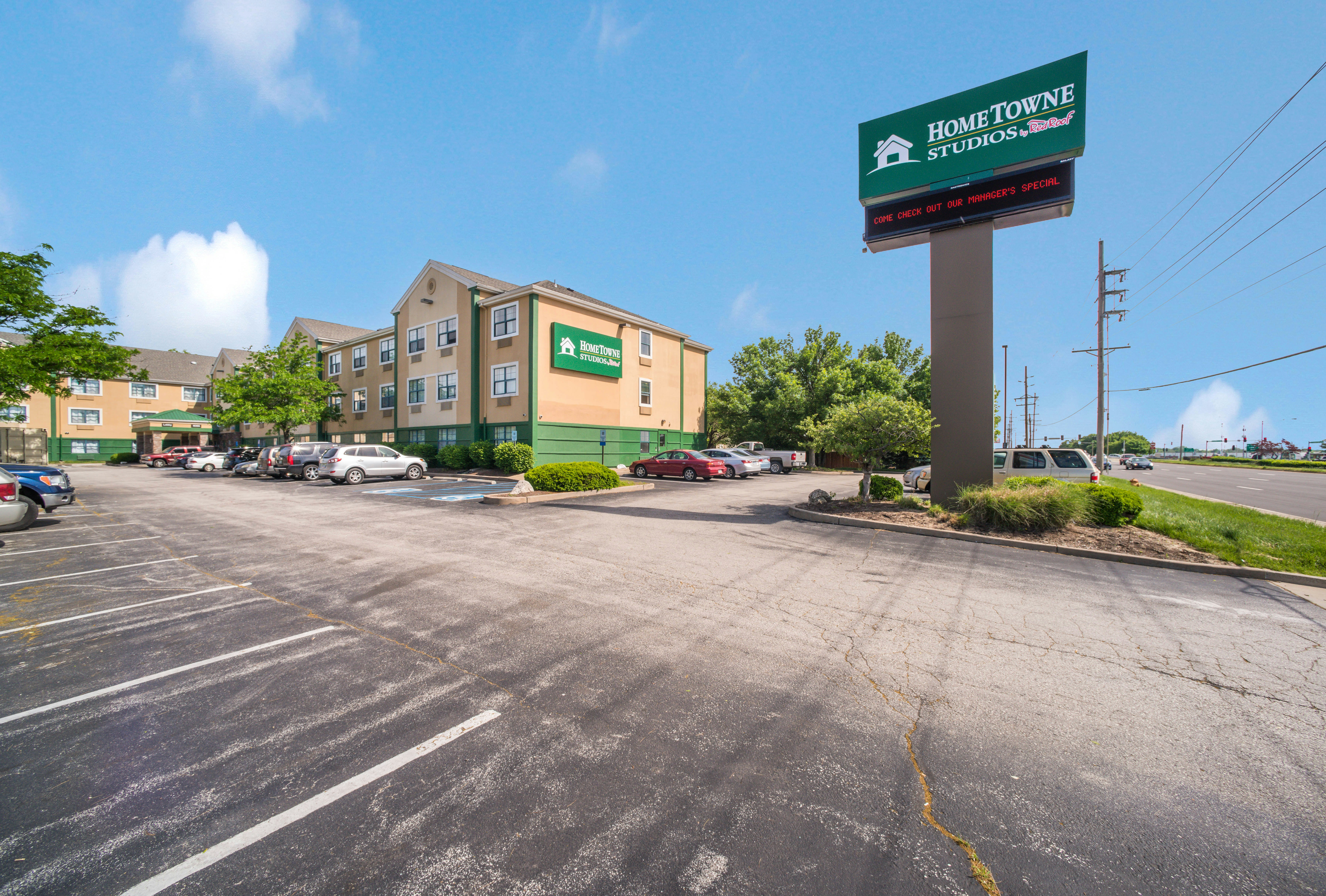 HomeTowne Studios by Red Roof St. Louis - Airport/ N Lindbergh 7/10