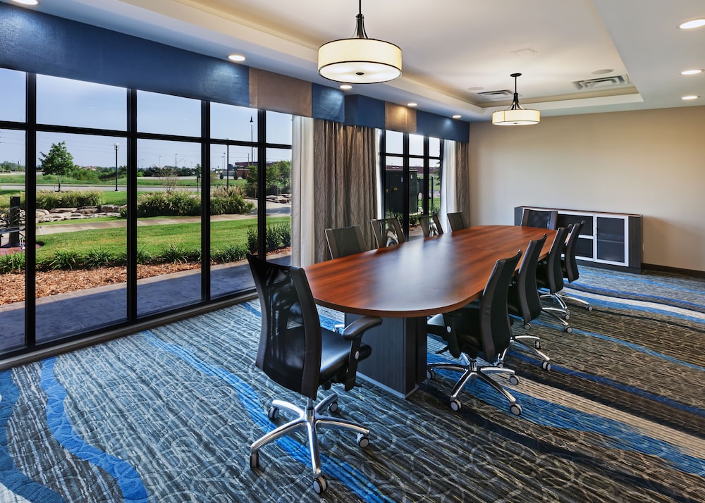 Holiday Inn Express And Suites Glenpool Tulsa South 34/52