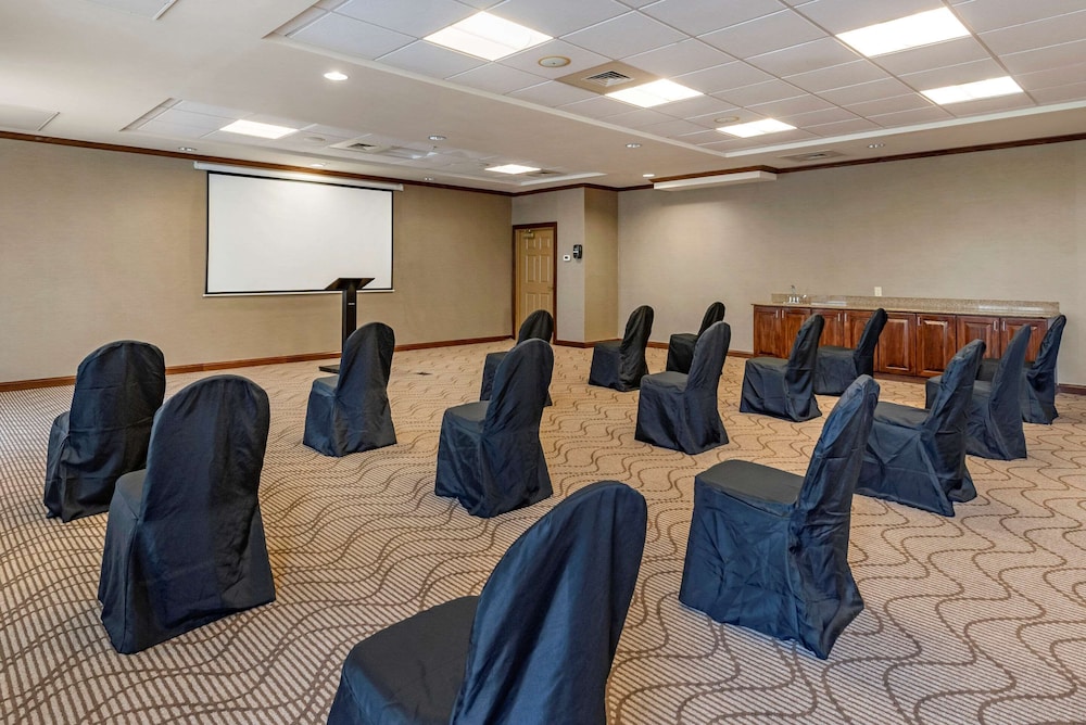 Comfort Inn & Suites Virginia Beach - Norfolk Airport 19/28