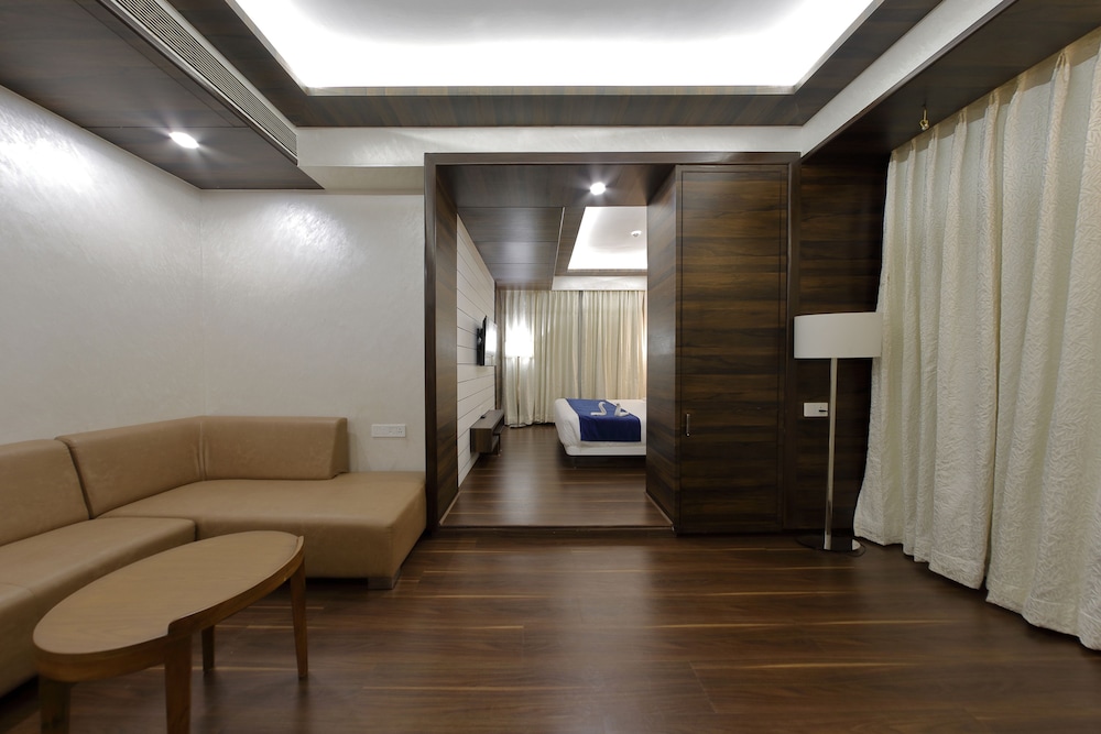 HOTEL SILVER HEIGHTS 15/20