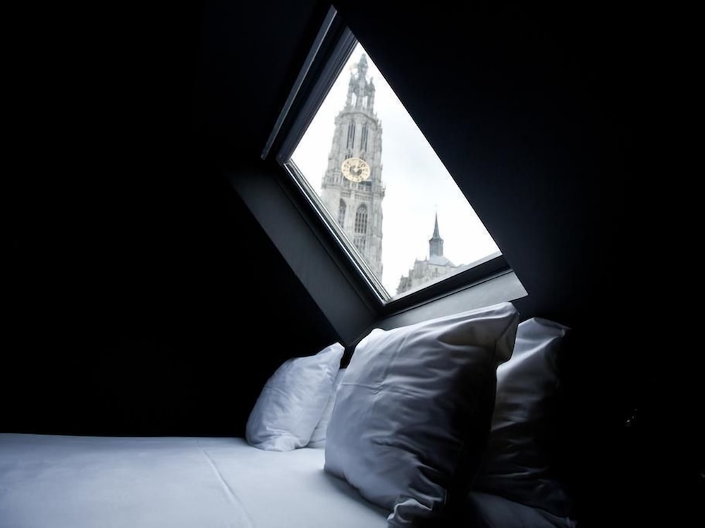 HotelO Kathedral Antwerp photo4