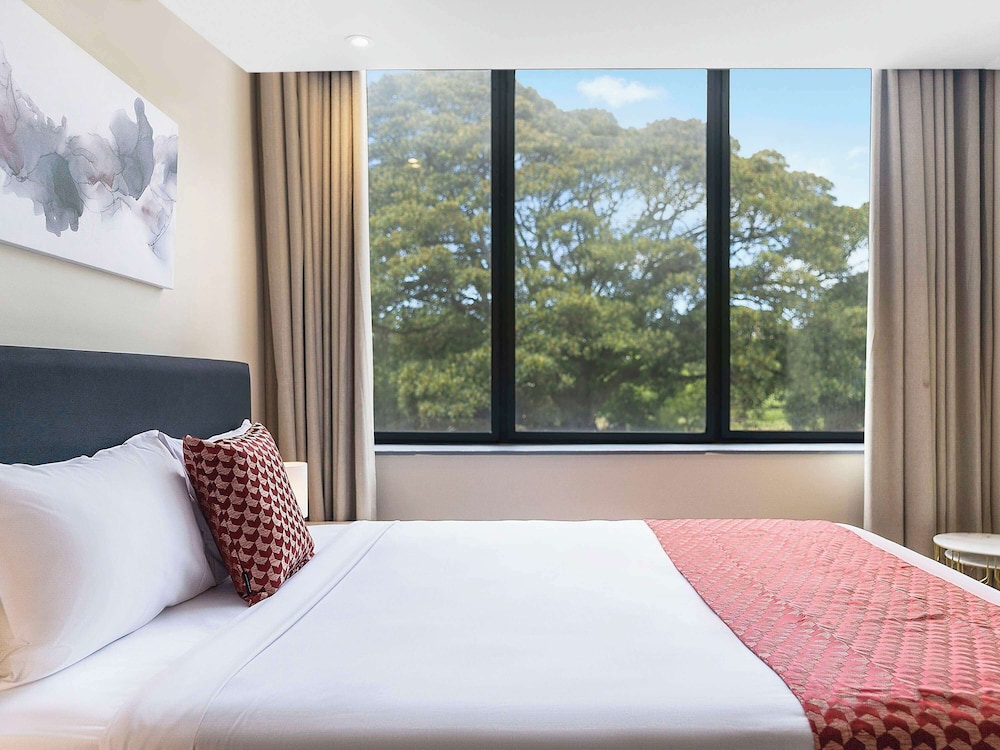 DELUXE, QUEEN BED