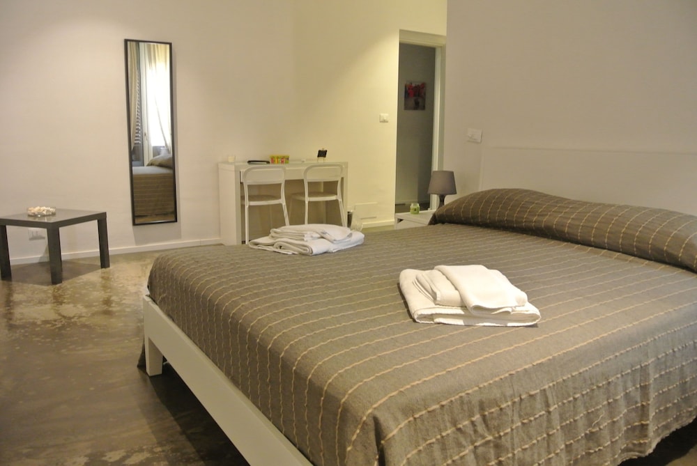 Suite, Balcony