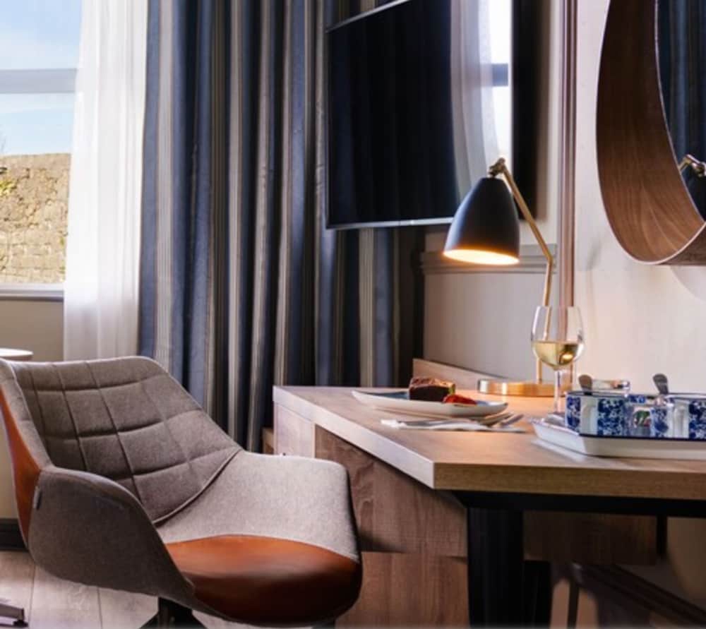 Harbour Hotel 41/64
