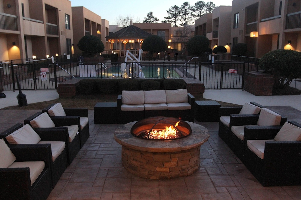 Courtyard by Marriott Atlanta Northlake 27/50