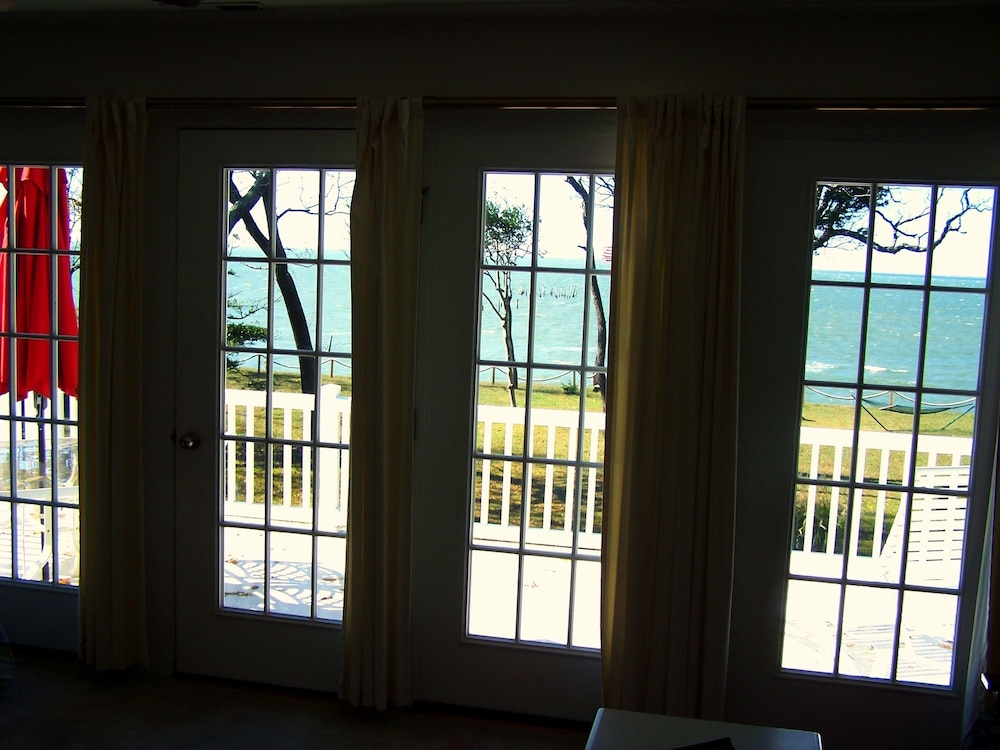 The Baywood Bed and Breakfast 2/23