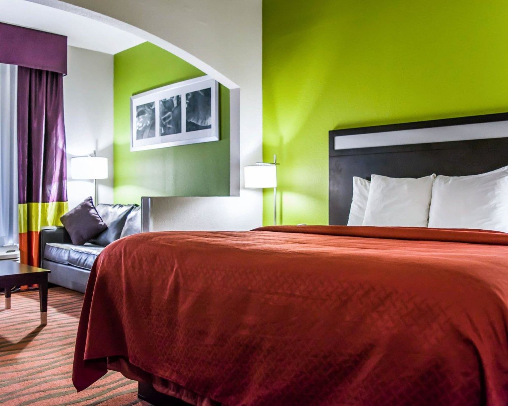 SUITE, KING BED