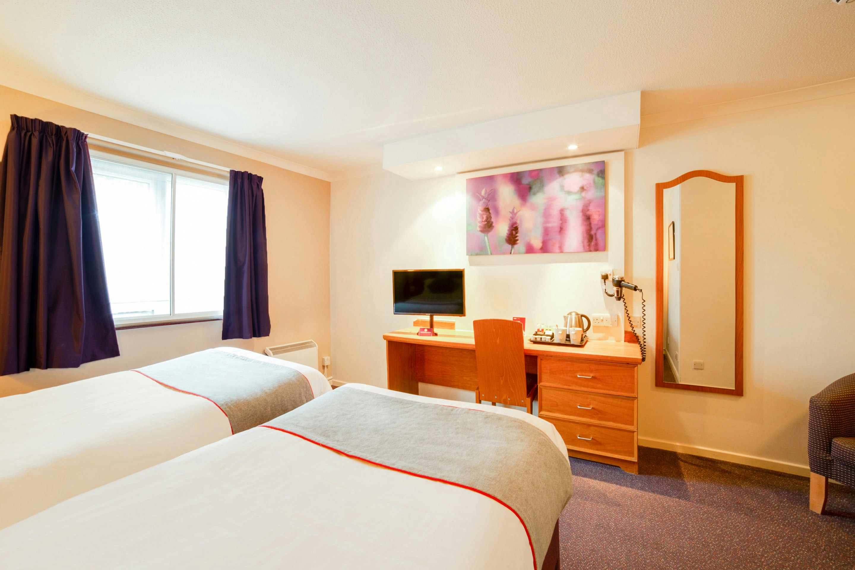 OYO Lakeside Haydock Hotel, St Helens, A580 East Lancs, Garswood Old Road 6/23