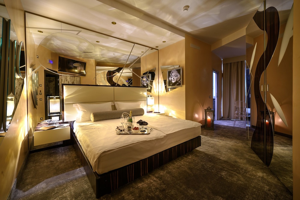 Hotel Corona 27/64