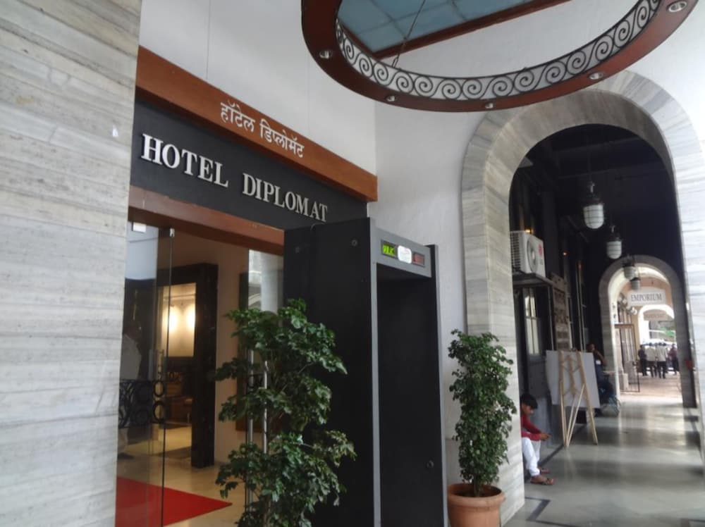 Diplomat Hotel 4/59