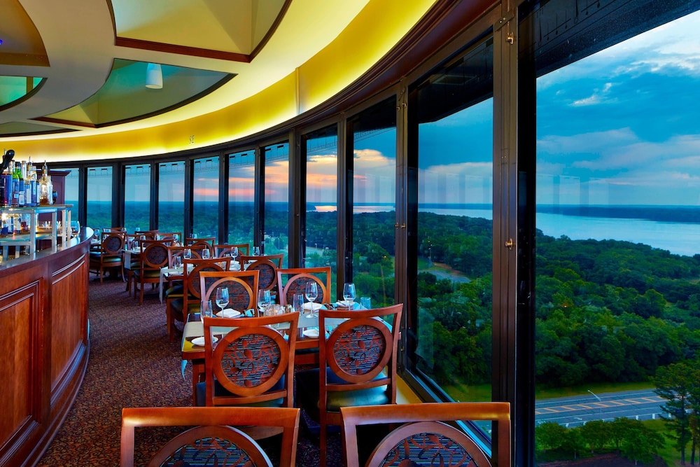 Renaissance Shoals Resort & Spa 27/33