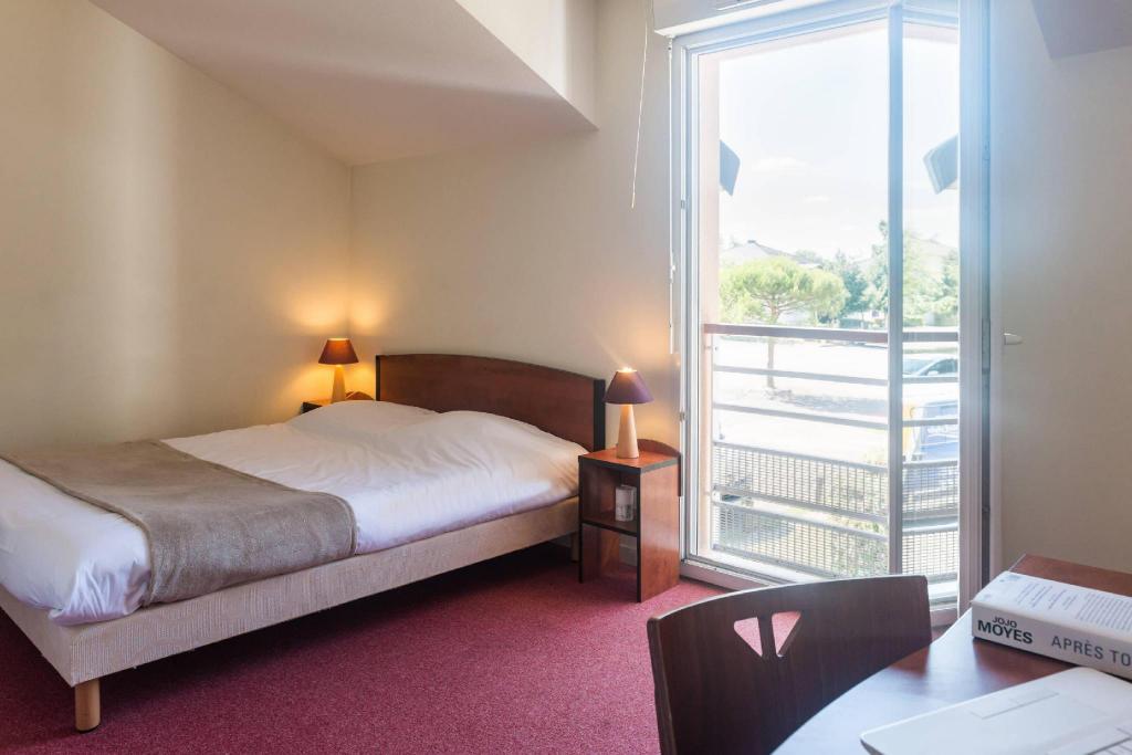 Upgrade, 3 Double Beds، Comfort Aparthotel Nantes La Beaujoire 2/3