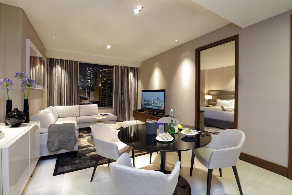 Makati Diamond Residences 35/42