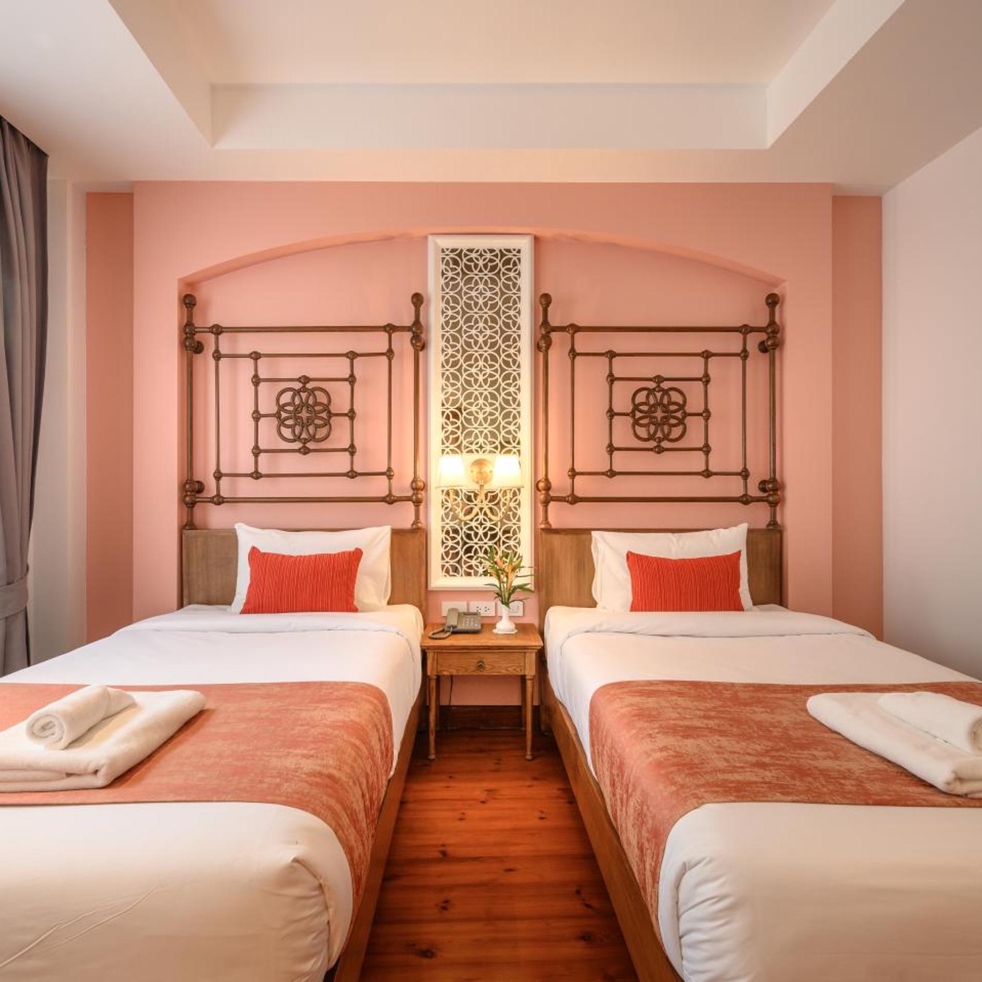 Superior, Twin Beds, WOO Gallery & Boutique hotel 4/9