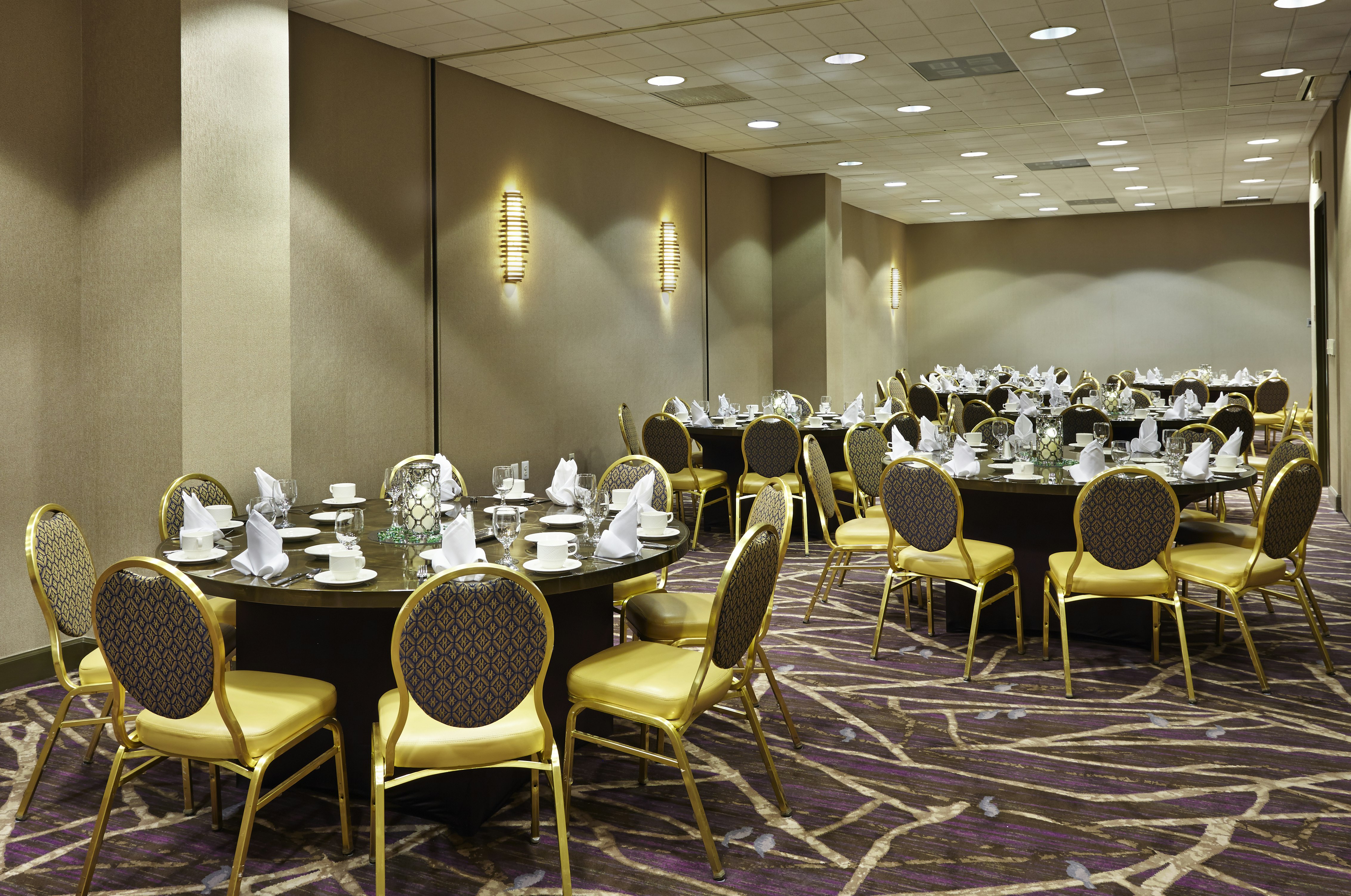 Embassy Suites By Hilton Crystal City National Airport 61/65