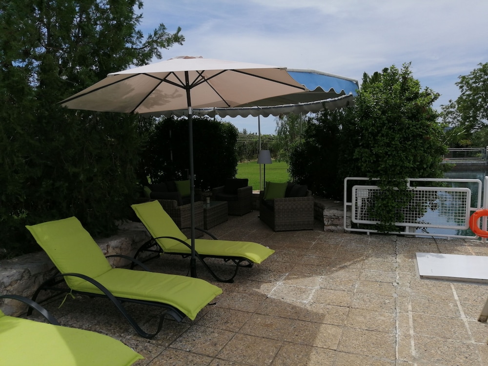 Orange Grove Villa 3/50
