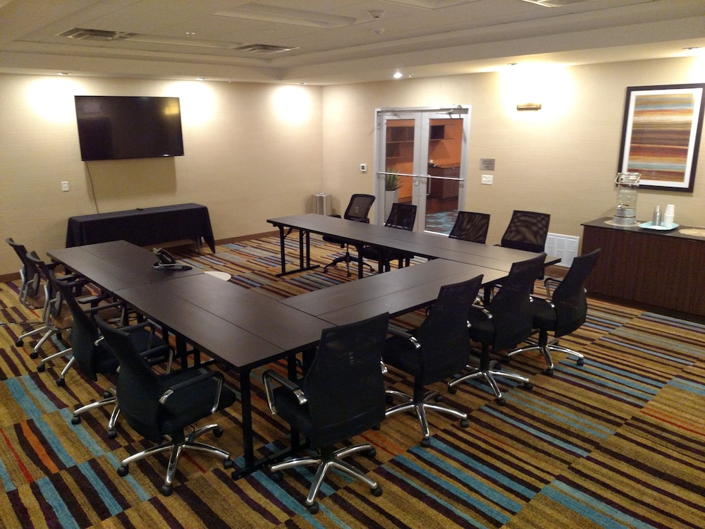 Fairfield Inn And Suites By Marriott Lincoln Southeast 54/64