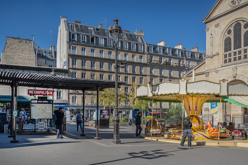 YUNA MONTMARTRE 58/64