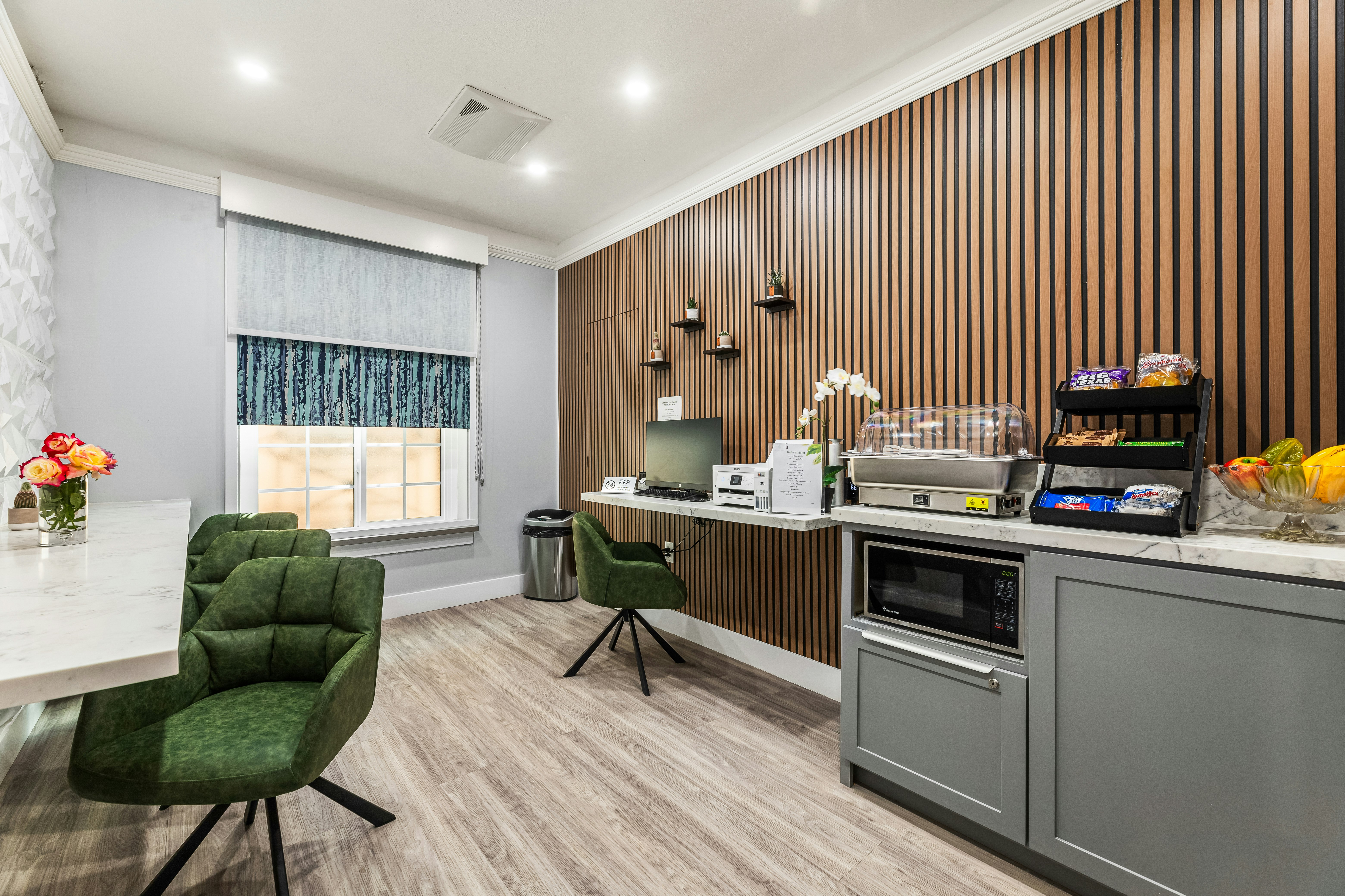 Greenleaf Hotel 34/50