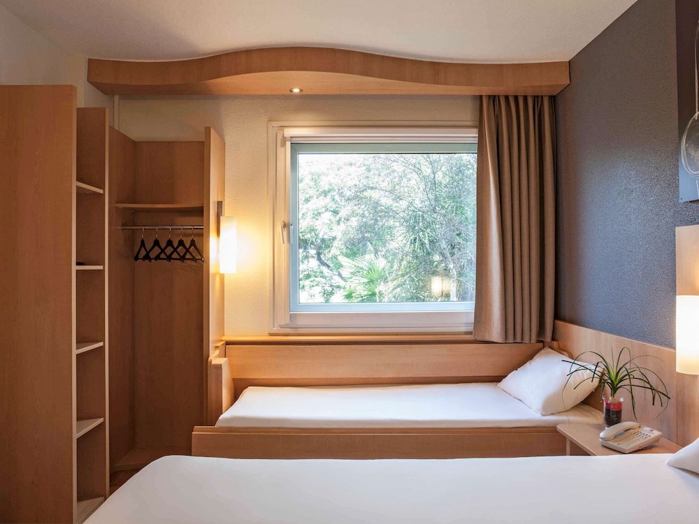 IBIS BARCELONA CORNELLA 21/36