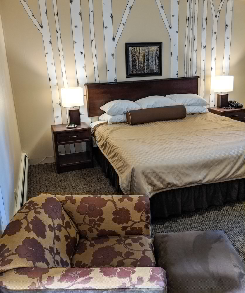 Cedar Hill Lodge 24/64