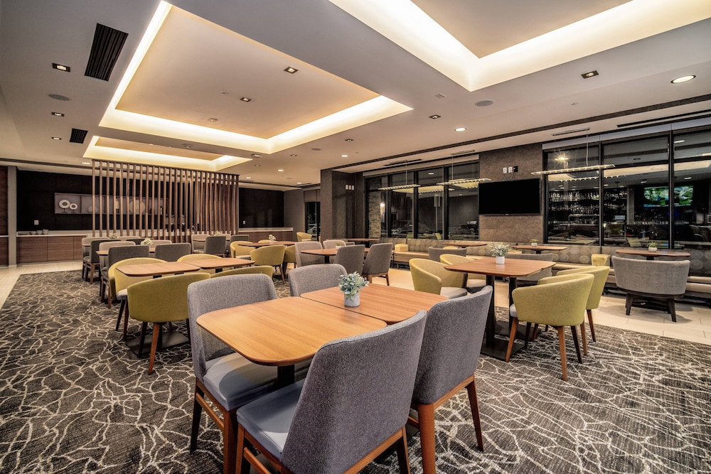 SpringHill Suites by Marriott Oakland Airport 32/33