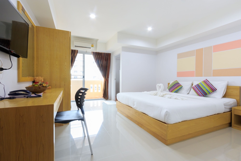 DELUXE, DOUBLE BED