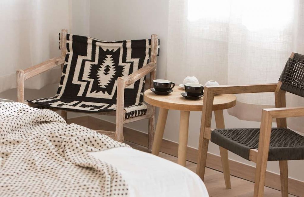 Amymone Suites 40/50
