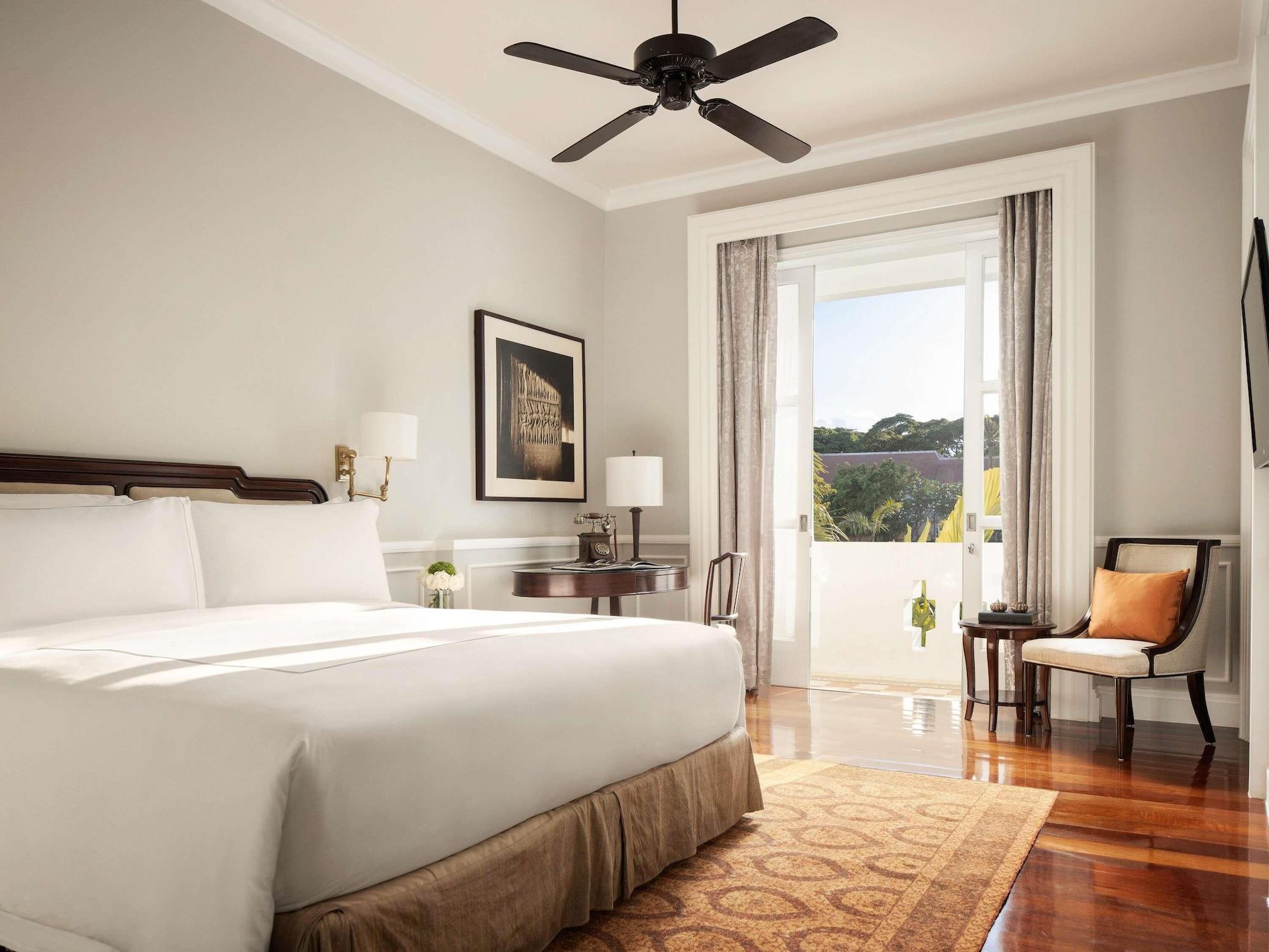 Colonial, Suite, King Bed