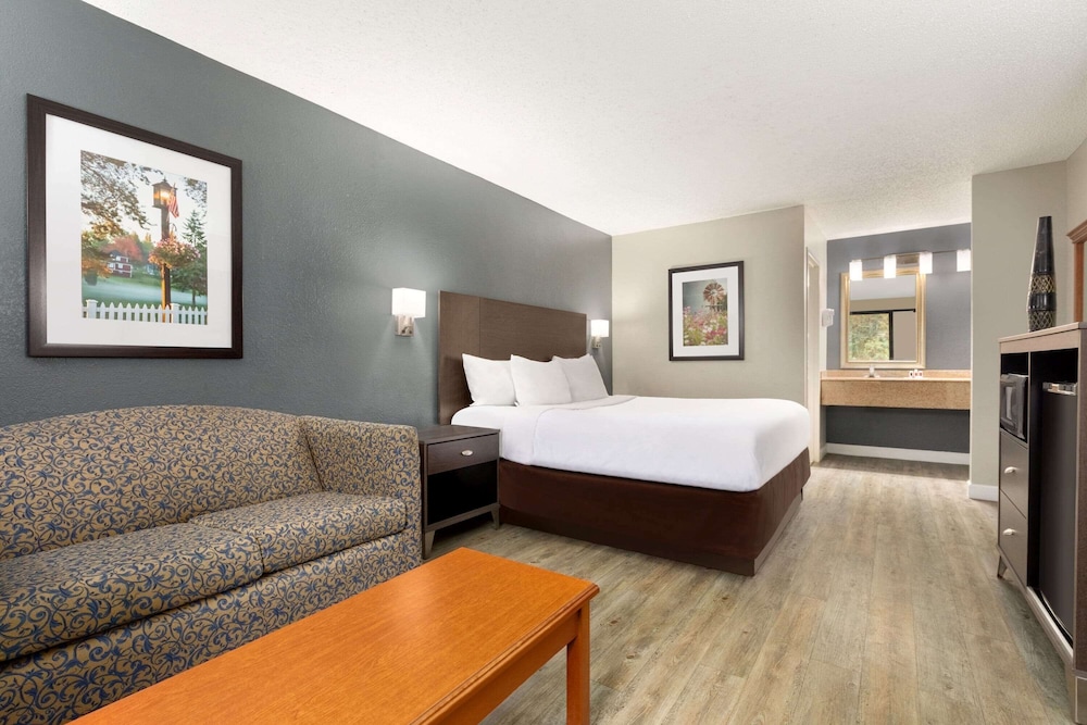Baymont by Wyndham Wilmington NC 18/40