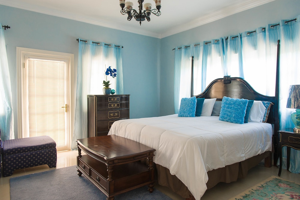 Blue, King Bed, Balcony, Ground Floor، Khastle Khodero 4/6