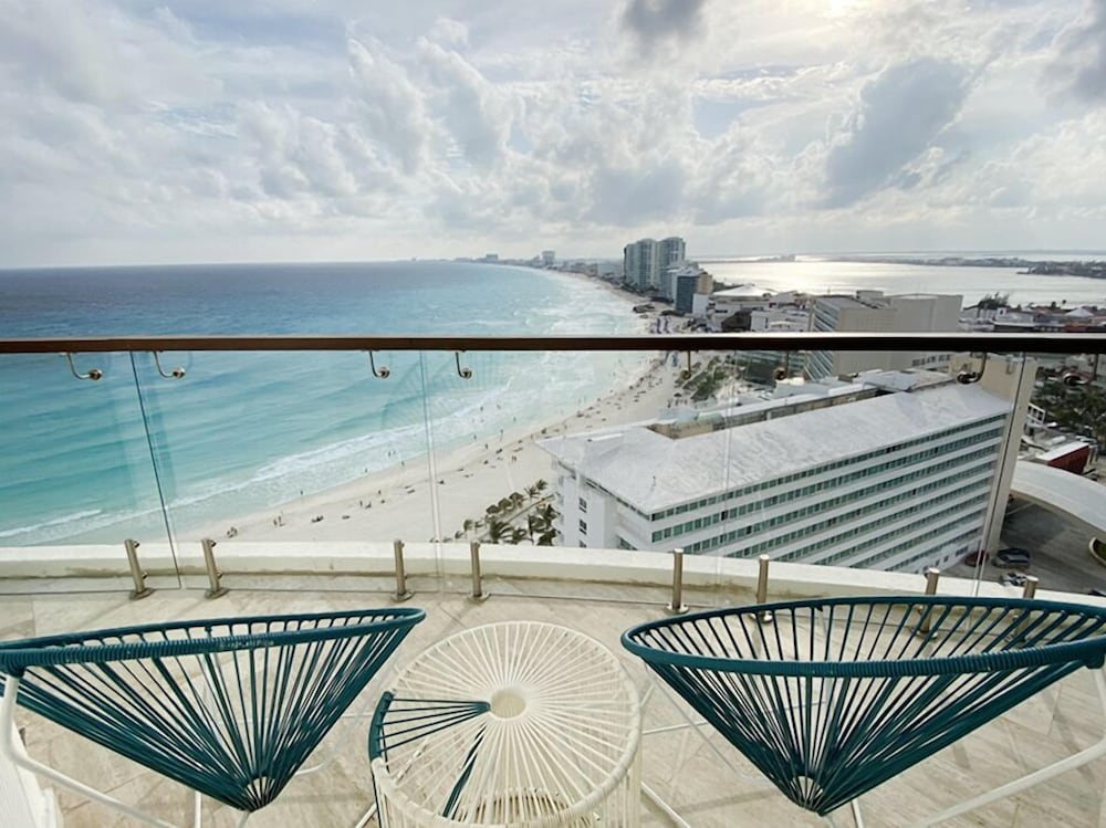 Altitude By Krystal Grand Punta Cancun All Inclusive 44/75