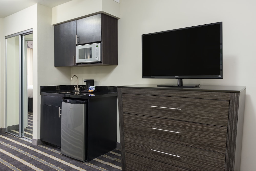 Holiday Inn Express And Suites Norman 5/51