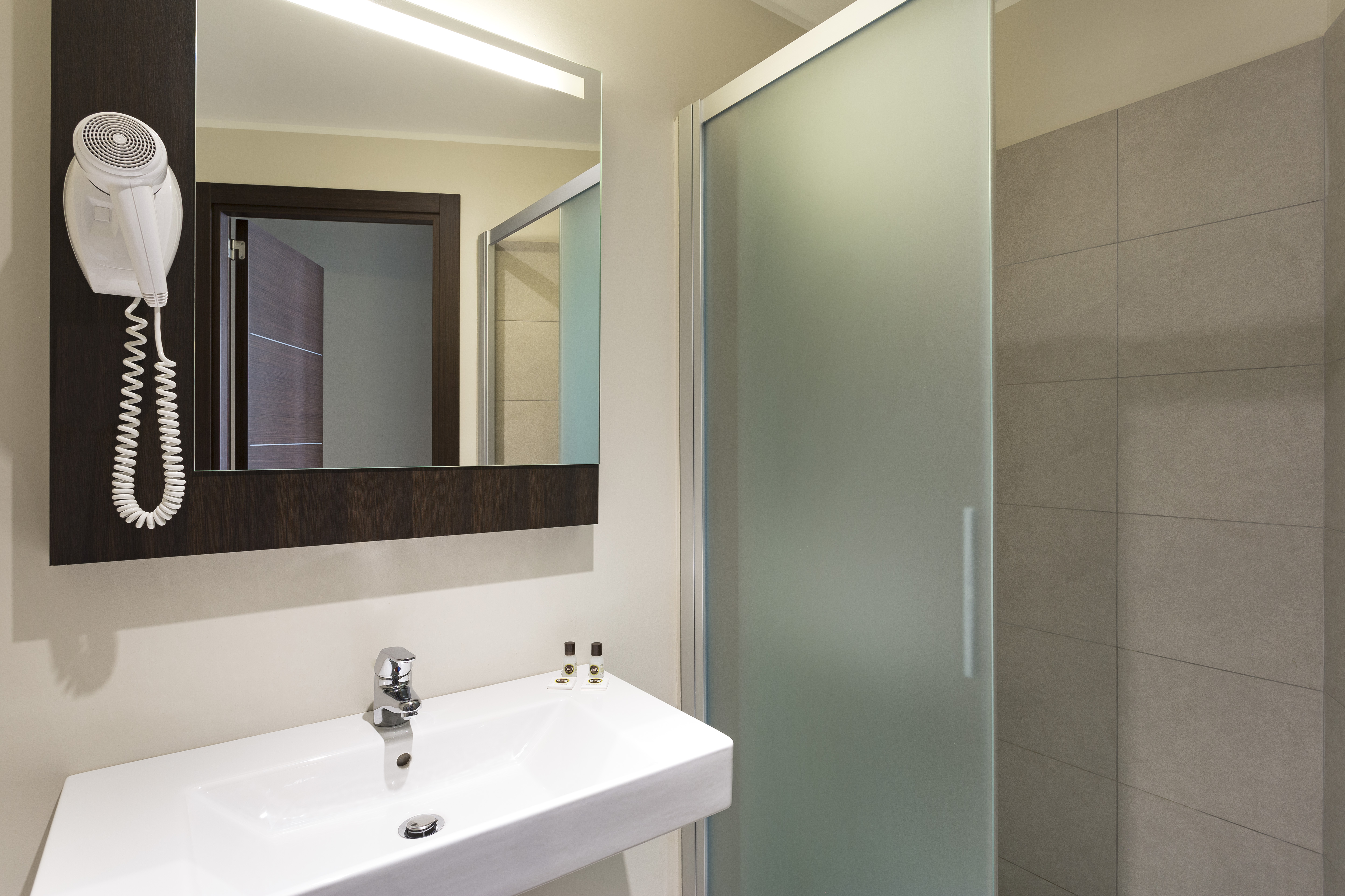 Economy Double Room, B&B Hotel Como Camerlata 2/2