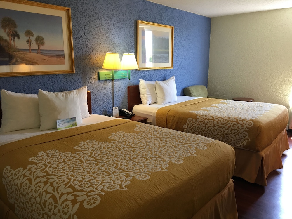 Days Inn by Wyndham Fort Pierce Midtown 13/55