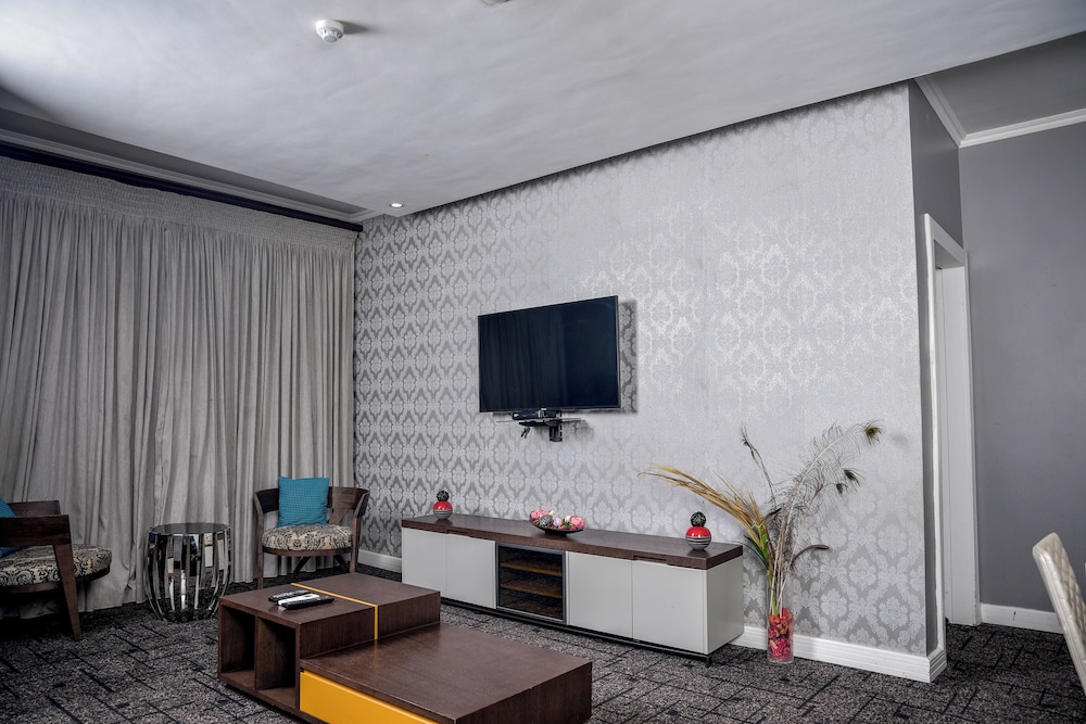Staywell Hotels 24/34