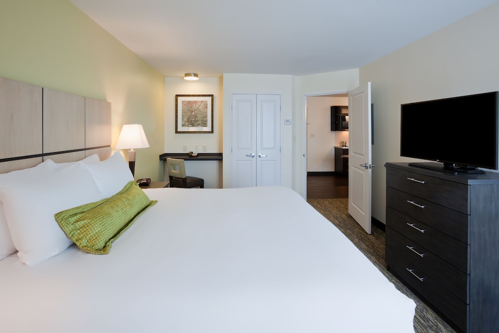 Candlewood Suites Bemidji Paul Bunyan 12/37