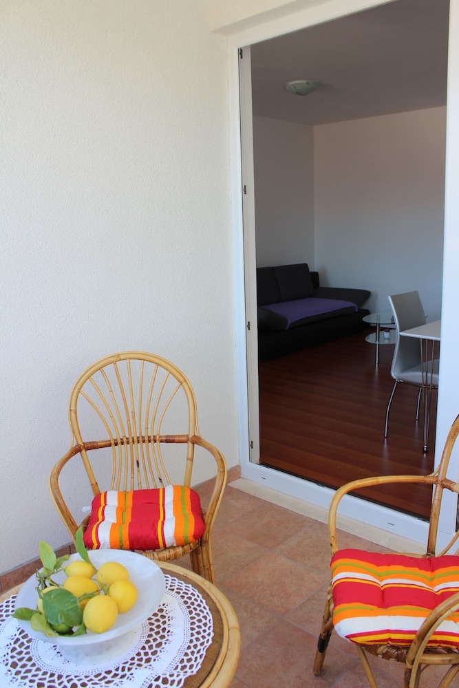 APARTMENTS IRA 6/50