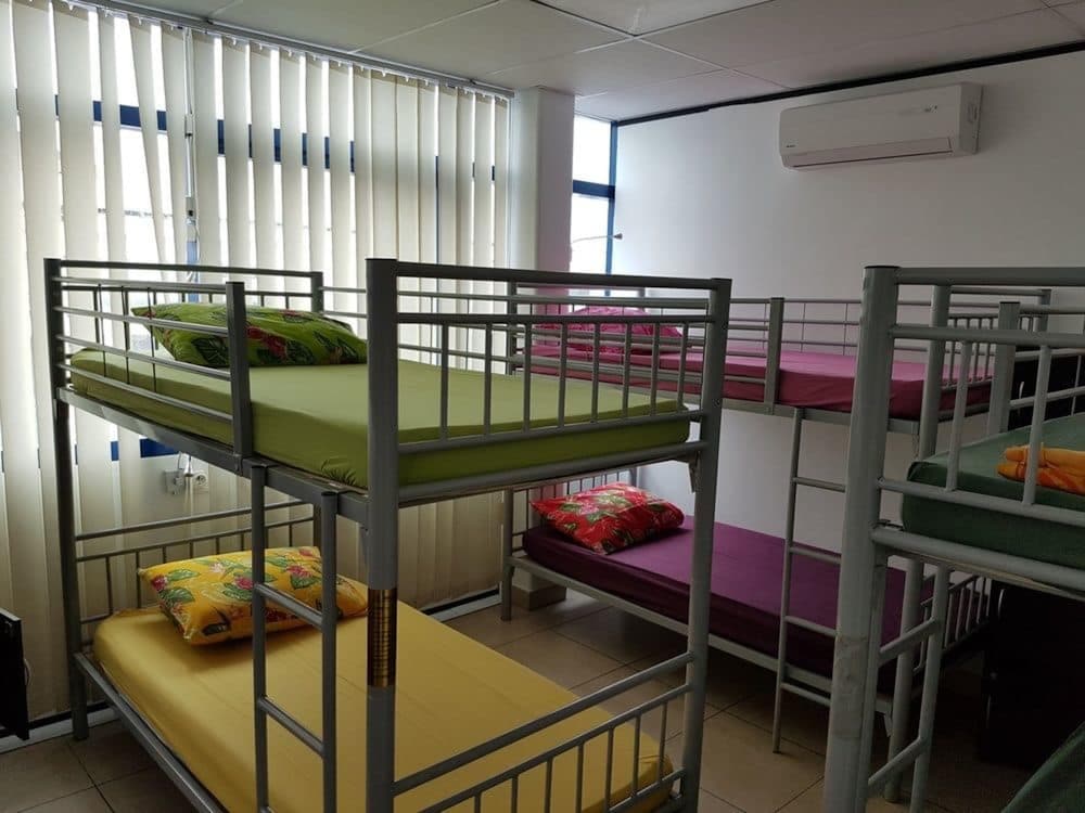 Mahana Lodge Hostel & Backpacker 54/69