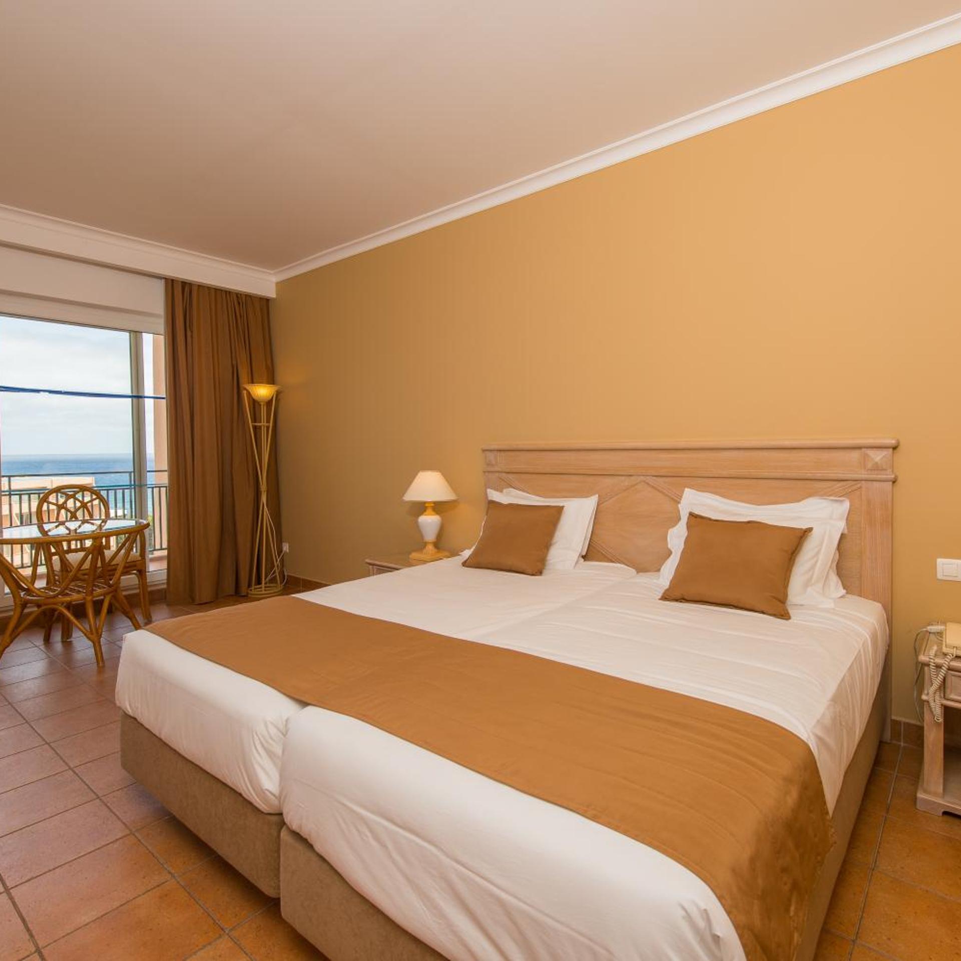 Deluxe, Twin Beds, Side Sea View