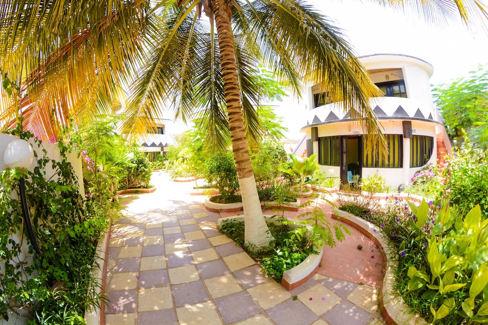 Africa Queen Hotel 58/70