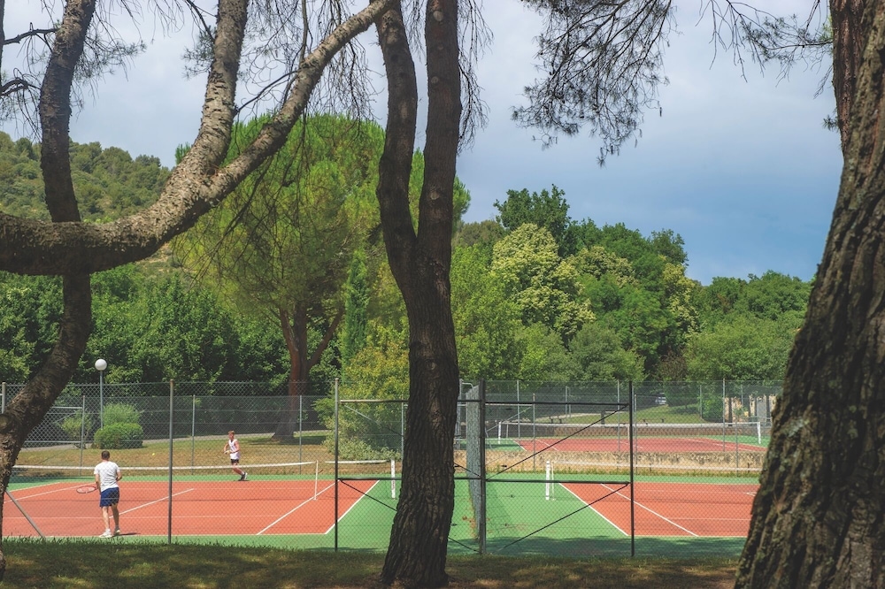 Club Domaine de Chateau Laval 25/49