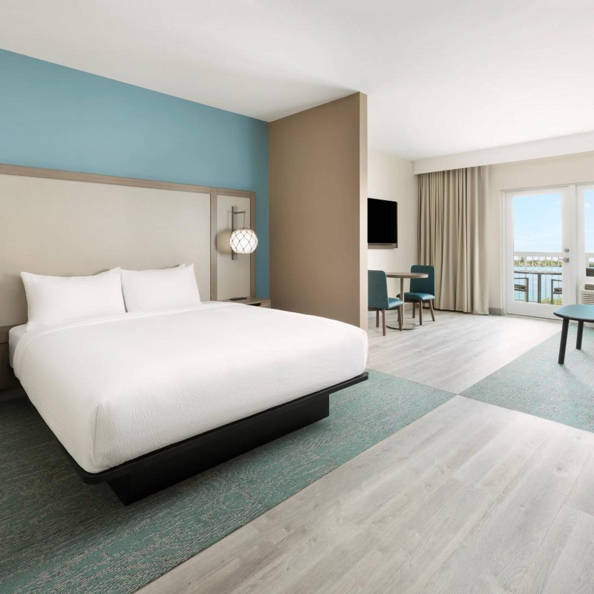 Deluxe, Suite, King Bed, Bay View, Sofa