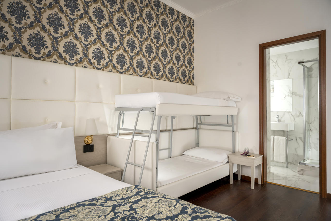 Hotel Re Enzo 77/102