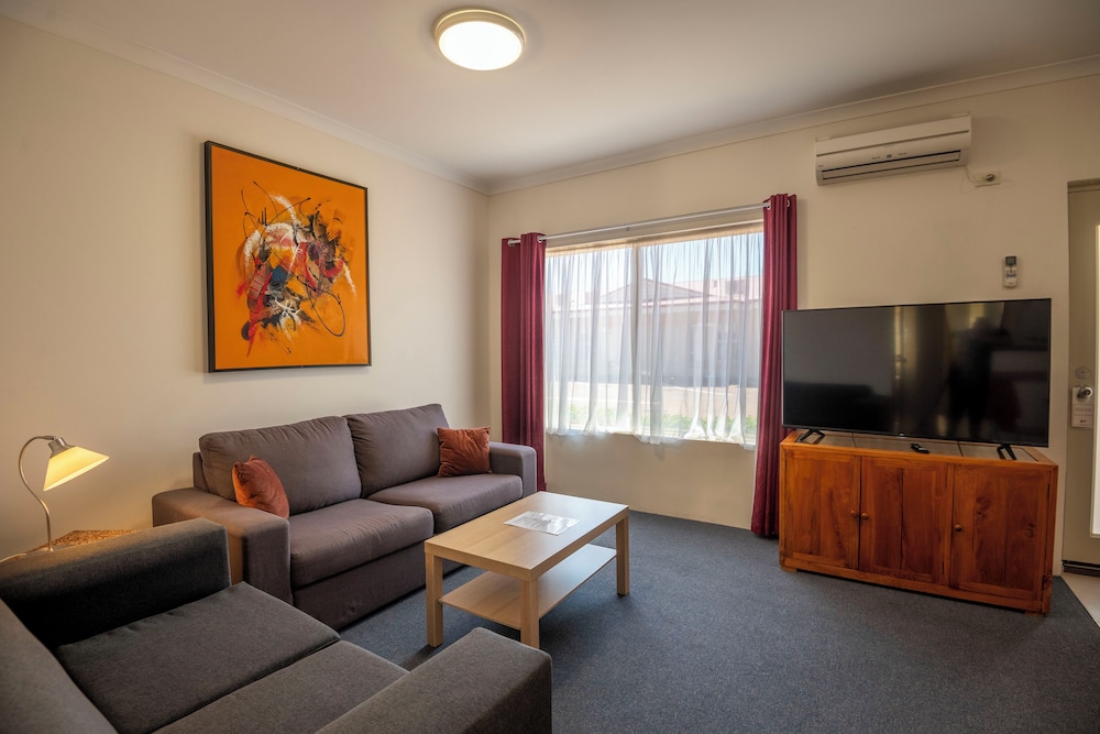 Bunbury Apartment Motel 25/50