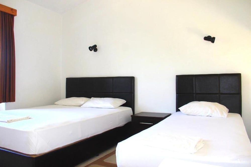 BARE HILL HOLIDAY VILLAGE 16/44