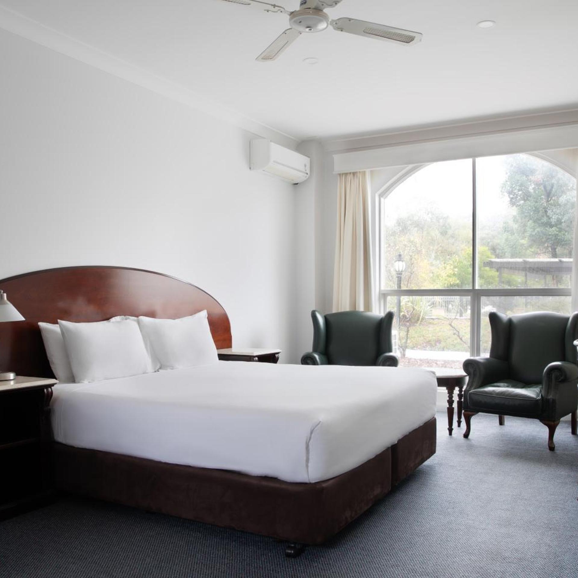 Courtyard, King Bed