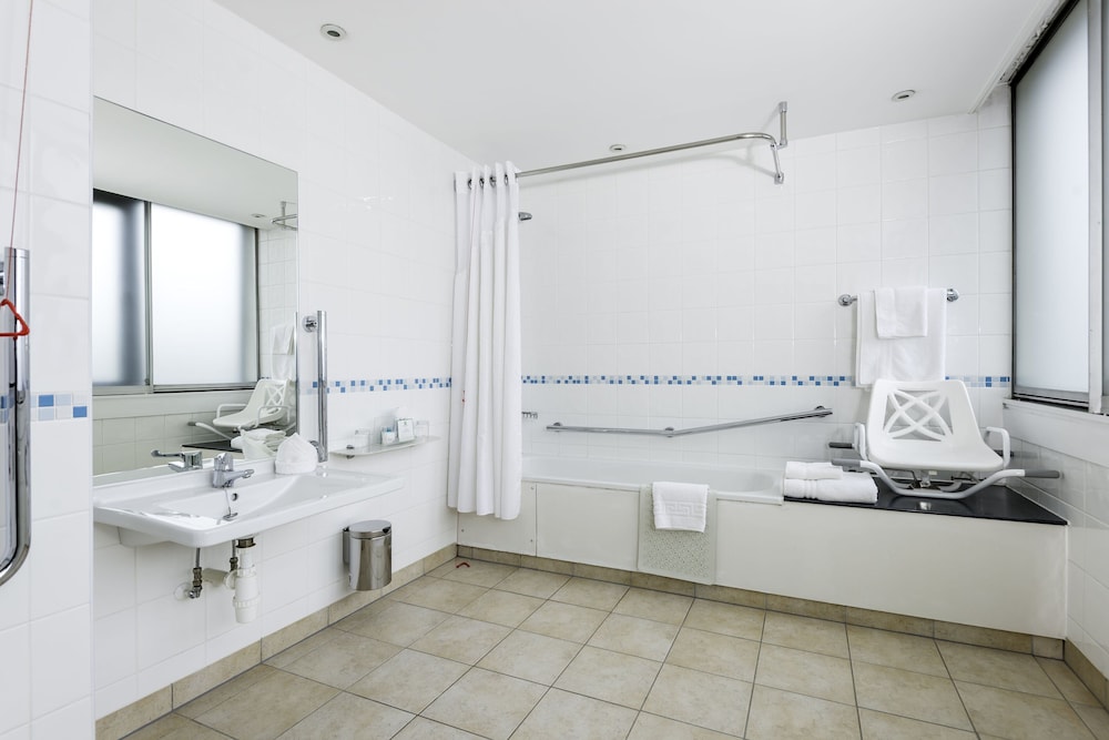 HOLIDAY INN GLASGOW AIRPORT 31/80