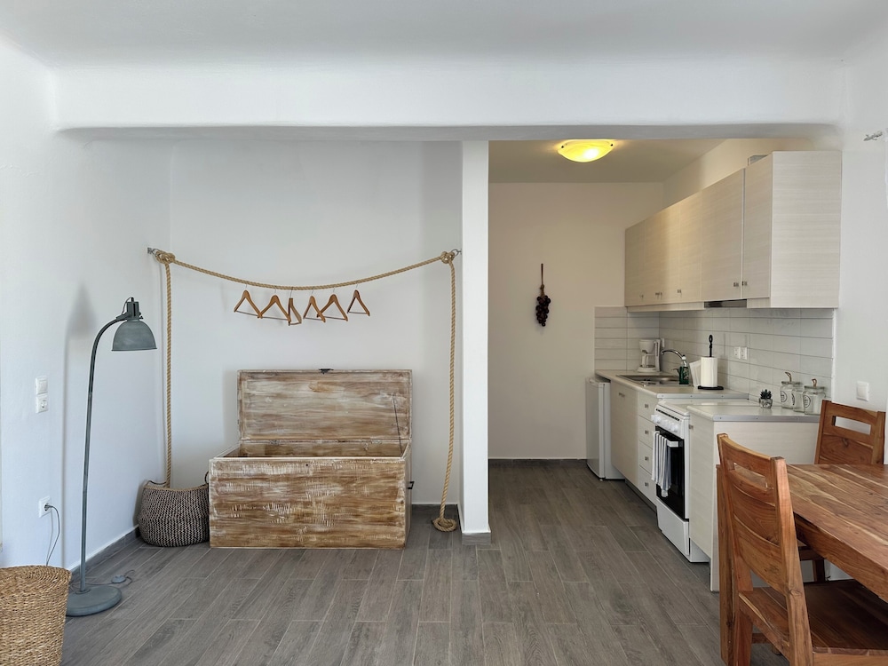 Elenis Village Suites 6/46