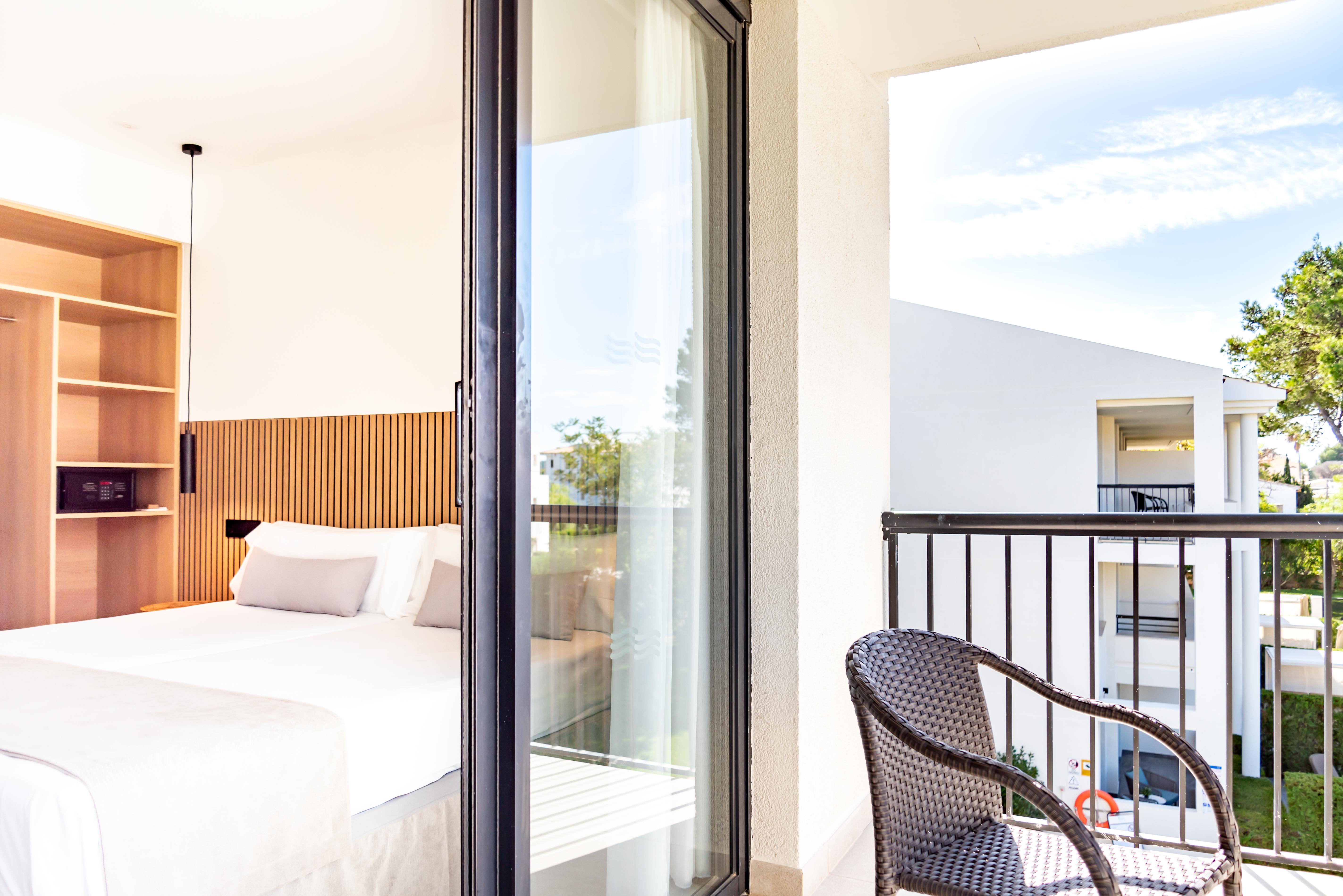 Suite, Garden View, Balcony or Terrace